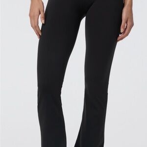 Vuori AllTheFeels™ Slim Flare in Black -  XS Short